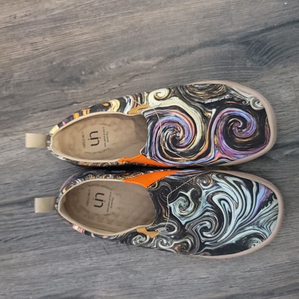 Starry night slip on tennis shoe size 8, UIN brand